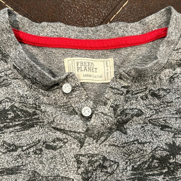 Gray tee with sea creatures - Picture 3 of 3
